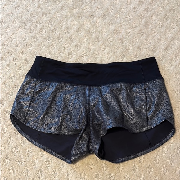 Lululemon speed up size 4, 2.5 inseam - Picture 2 of 2
